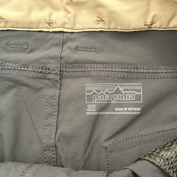 Patagonia Hybrid board shorts, 33 - Picture 3 of 3
